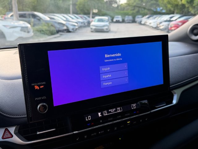 Used 2025 Toyota Sienna Limited FWD image 22