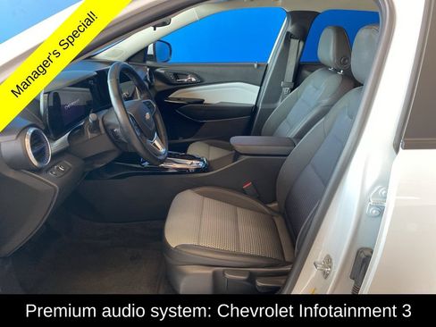 Used 2025 Chevrolet Trax LT w/ LT Convenience Package FWD image 10