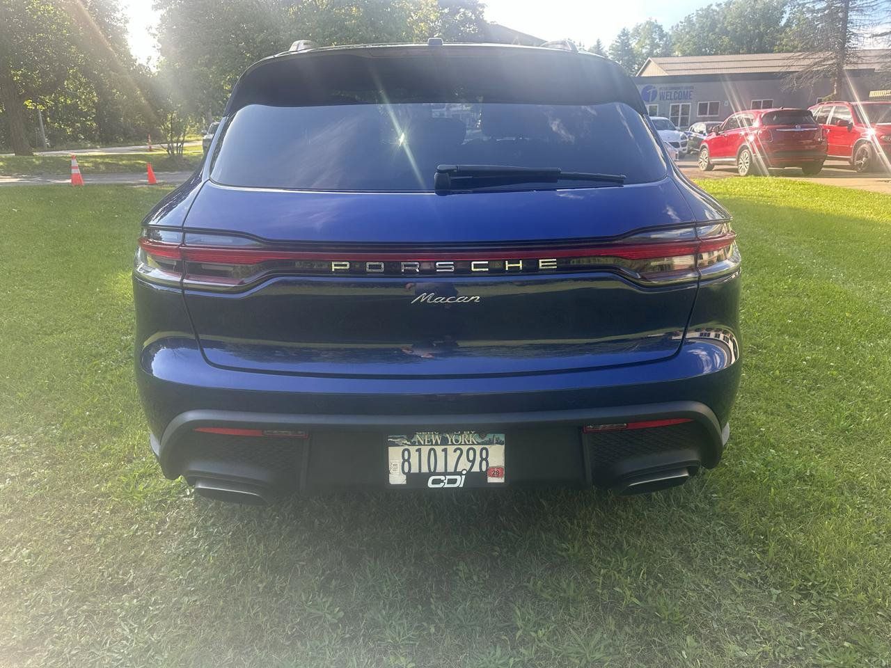 Used 2023 Porsche Macan AWD/4WD image 2