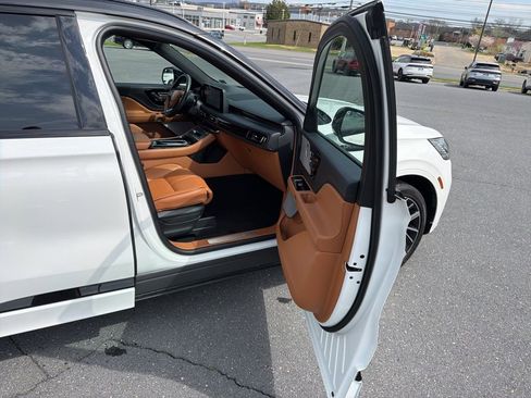 Certified 2025 Lincoln Aviator Black Label w/ Black Label Special Edition image 27