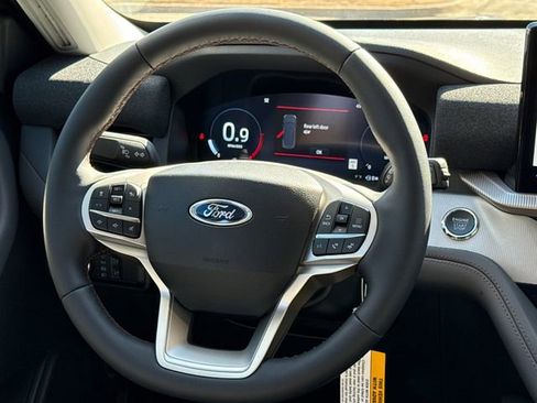 New 2026 Ford Explorer Active RWD image 13