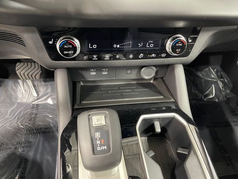 New 2025 Mitsubishi Outlander SE image 15