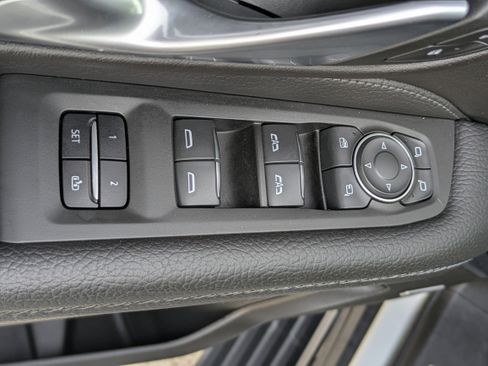 Used 2022 GMC Yukon Denali w/ Advanced Technology Package image 18