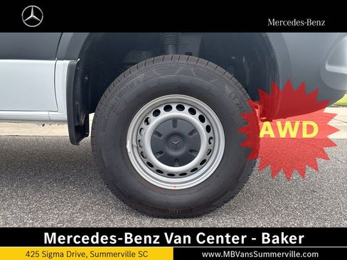 Used 2024 Mercedes-Benz Sprinter 2500 image 9
