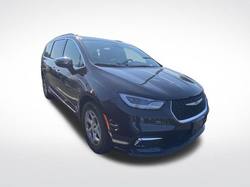 Used 2023 Chrysler Pacifica Limited AWD/4WD image 1