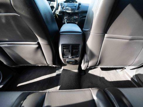 Used 2017 Ford Escape SE w/ SE Sport Appearance Package image 22