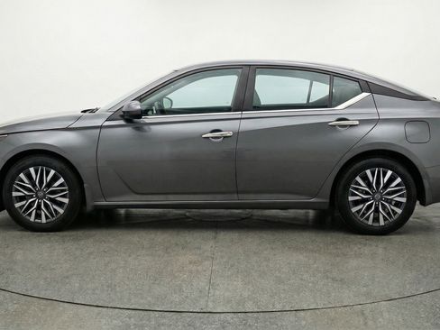 Used 2025 Nissan Altima 2.5 SV image 5