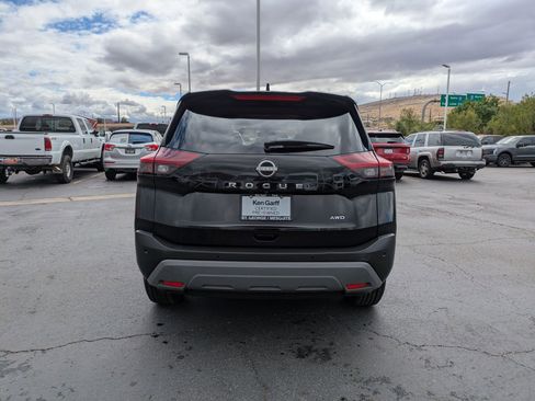 Used 2023 Nissan Rogue S AWD/4WD image 4