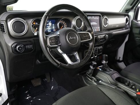 Used 2019 Jeep Wrangler Unlimited Sahara AWD/4WD image 12