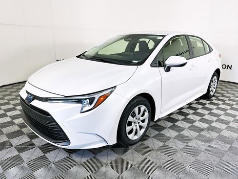 Used 2023 Toyota Corolla LE image 7