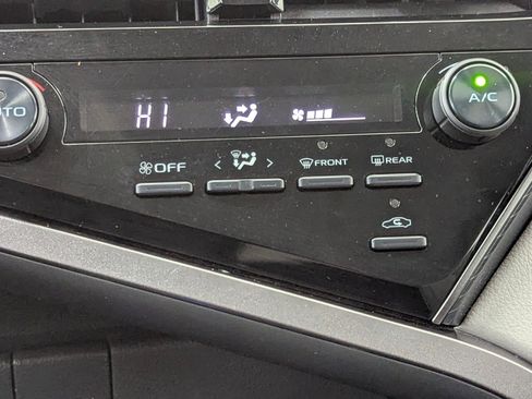 Used 2021 Toyota Camry SE image 27