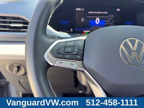 Used 2022 Volkswagen Taos SE AWD/4WD image 17