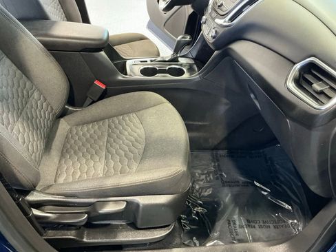 Used 2020 Chevrolet Equinox LT w/ Driver Convenience Package image 9
