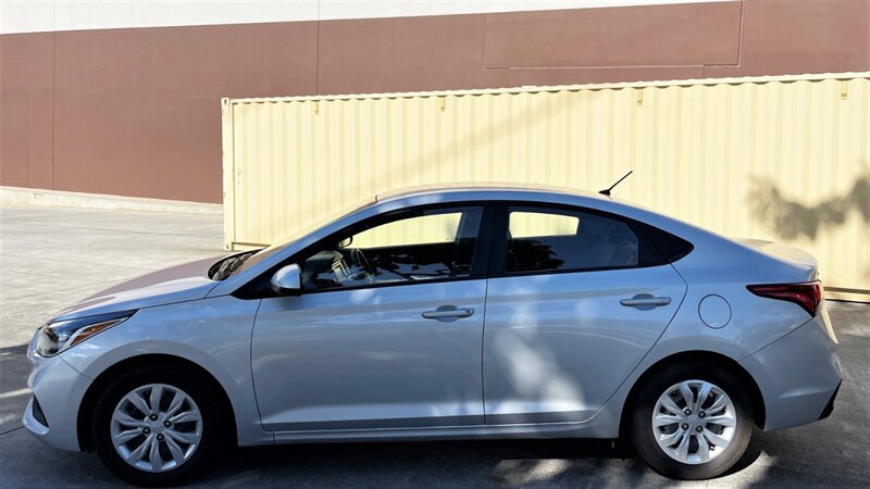 Used 2020 Hyundai Accent SE FWD image 2