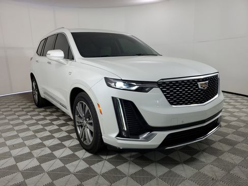 Used 2021 Cadillac XT6 Premium Luxury image 2