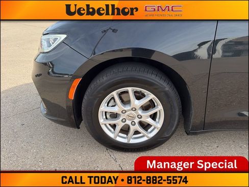 Used 2022 Chrysler Pacifica Touring-L FWD image 16