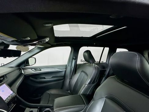 Used 2025 Jeep Grand Cherokee Limited w/ Luxury Tech Group II image 22