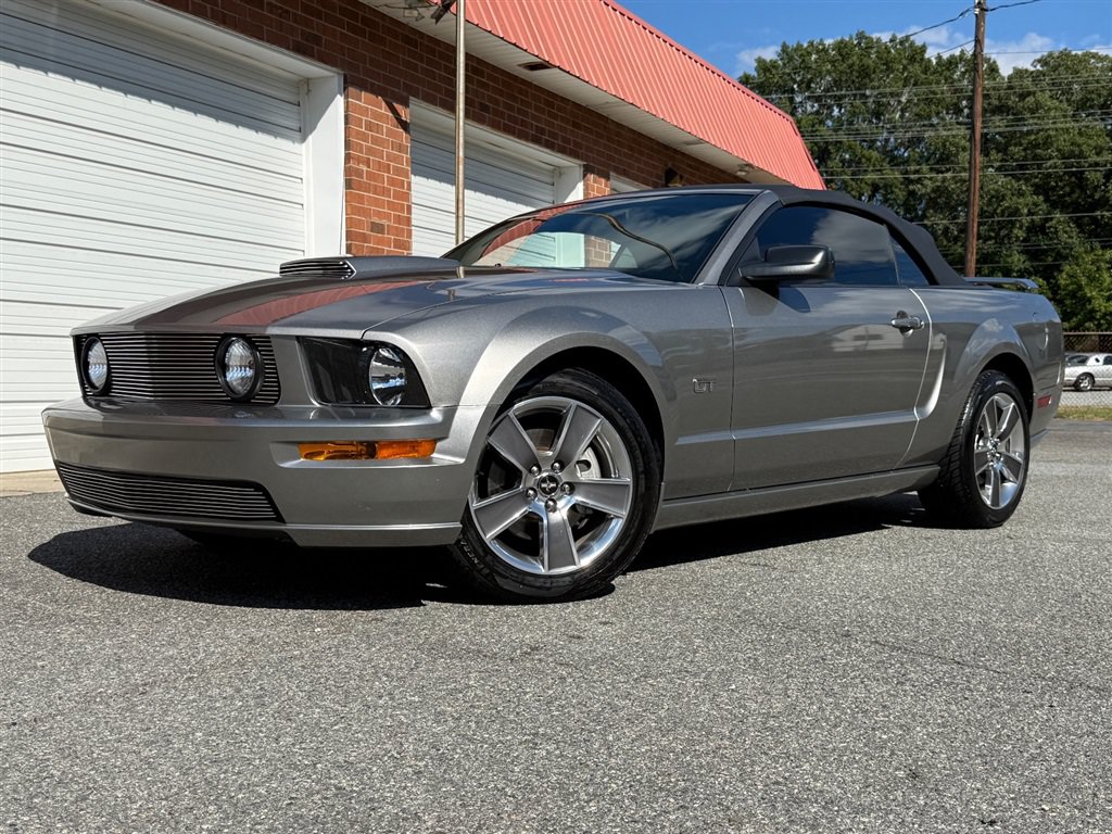 Used 2008 Ford Mustang GT RWD image 2
