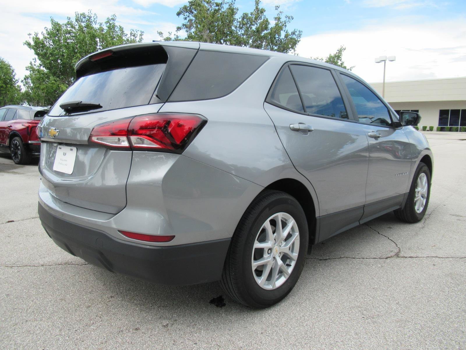 Used 2024 Chevrolet Equinox LS w/ LS Convenience Package FWD image 6