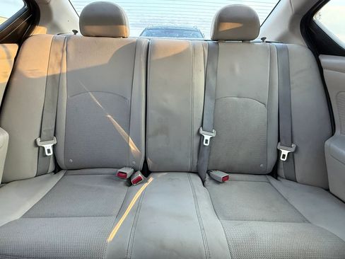 Used 2015 Nissan Versa SV FWD image 22