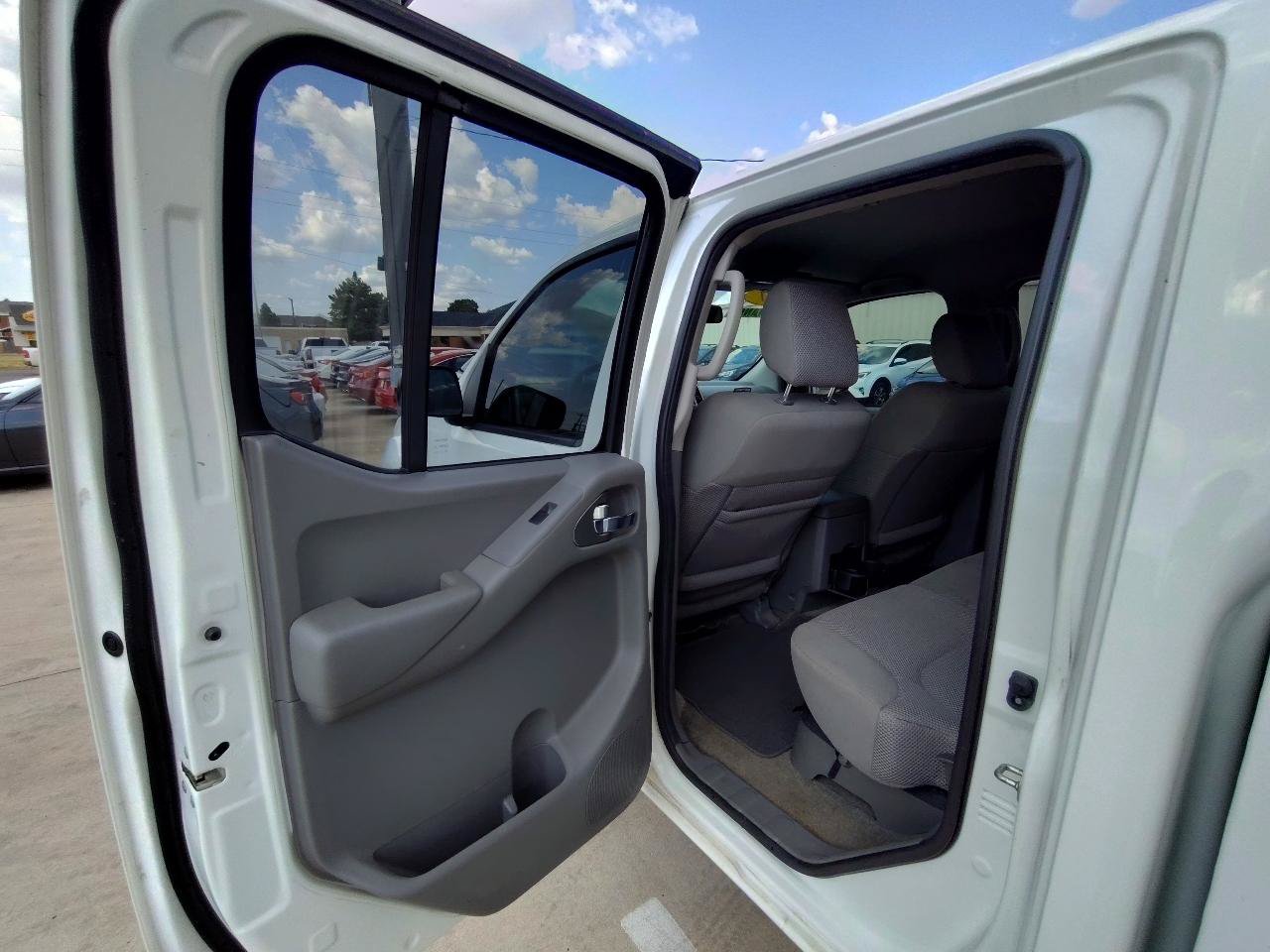 Used 2017 Nissan Frontier SV w/ SV Value Truck Package RWD image 28