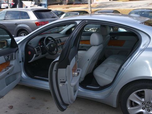 Used 2009 Jaguar XF Luxury image 35