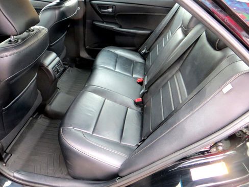 Used 2016 Toyota Camry XLE image 8