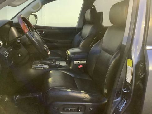 Used 2013 Lexus LX 570 4WD w/ Luxury Pkg image 11