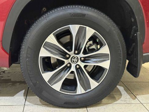 Certified 2025 Toyota Highlander XLE AWD/4WD image 8
