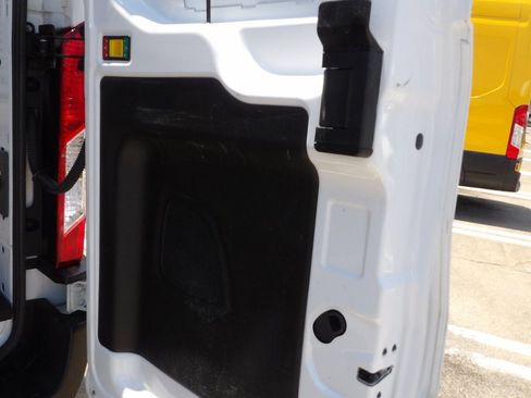 Used 2022 Ford Transit 250 Medium Roof AWD image 36