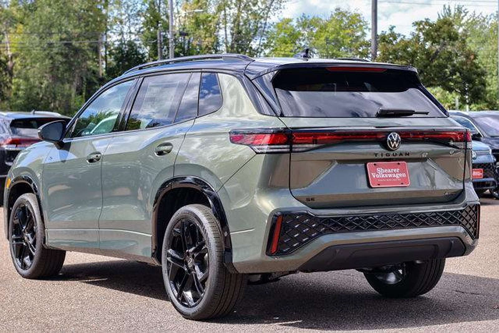 New 2026 Volkswagen Tiguan SE R-Line AWD/4WD image 4