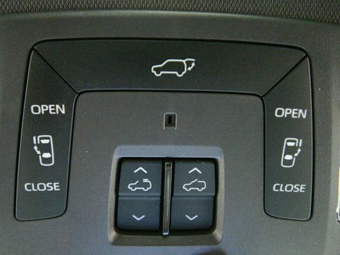 Certified 2023 Toyota Sienna Platinum AWD/4WD image 20
