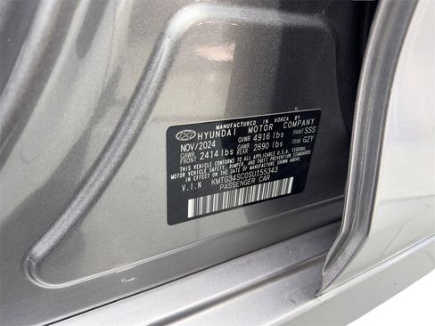 Used 2025 Genesis G70 2.5T image 83