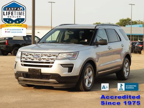 Used 2019 Ford Explorer XLT FWD image 3