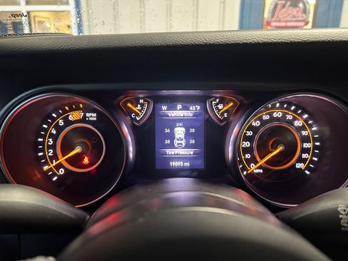 Used 2023 Jeep Wrangler Willys image 16