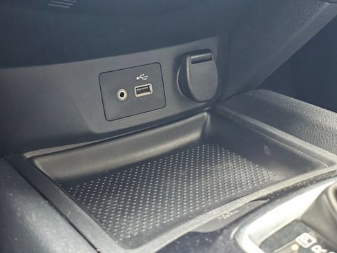 Used 2019 Nissan Rogue SV AWD/4WD image 30