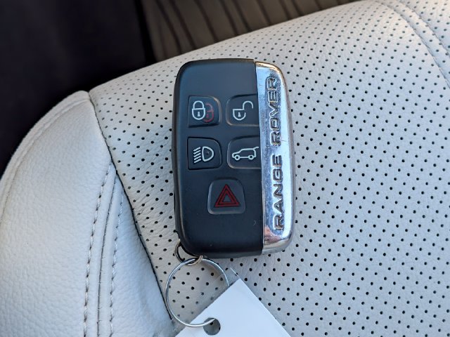 Used 2019 Land Rover Range Rover Velar R-Dynamic SE AWD/4WD image 38