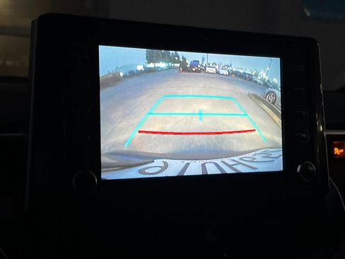 Used 2020 Toyota Corolla LE image 19