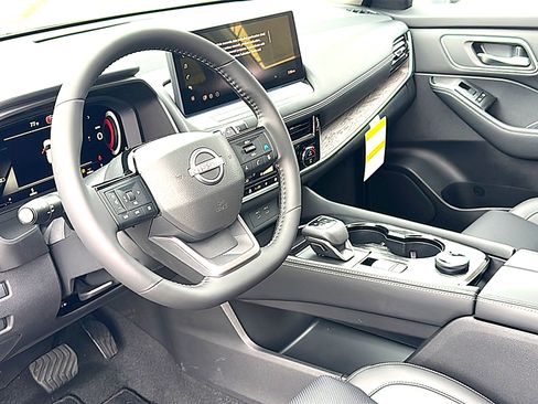 New 2026 Nissan Rogue Platinum AWD/4WD image 9