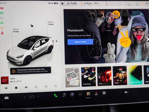 Used 2023 Tesla Model Y Performance AWD/4WD image 22
