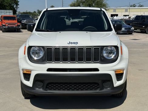 Used 2023 Jeep Renegade Latitude AWD/4WD image 9