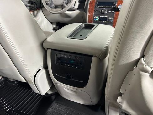 Used 2010 Chevrolet Suburban LT AWD/4WD image 12