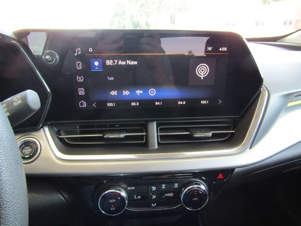 Used 2024 Chevrolet Trax LT FWD image 22