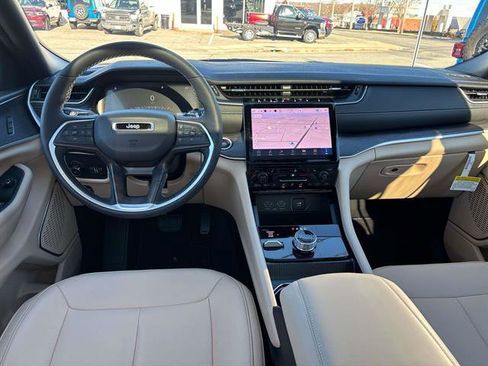 Certified 2025 Jeep Grand Cherokee L Limited image 11
