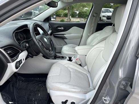 Used 2019 Jeep Cherokee Limited AWD/4WD image 15
