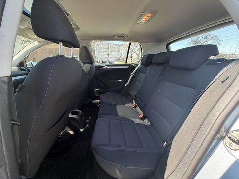 Used 2010 Volkswagen Golf 4-Door image 16