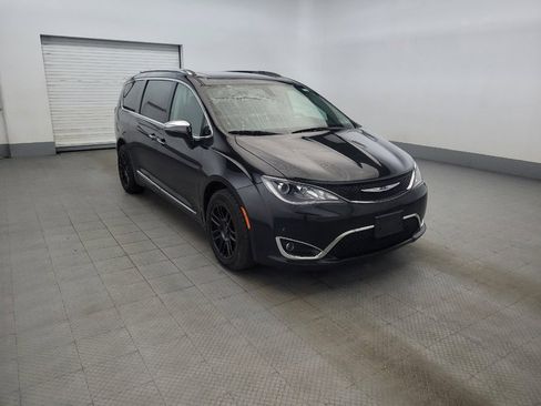 Used 2018 Chrysler Pacifica Limited FWD image 13