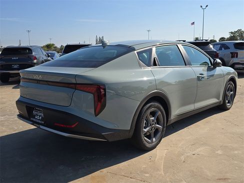 New 2025 Kia K4 LXS image 8