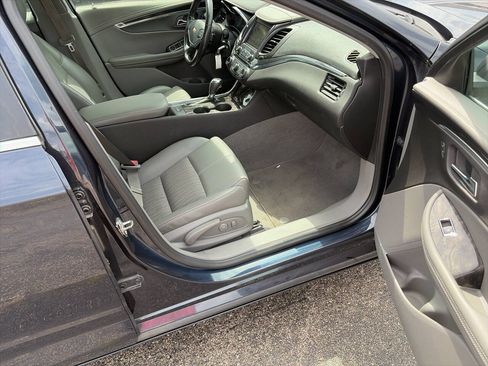 Used 2014 Chevrolet Impala LT w/ Convenience Package FWD image 6