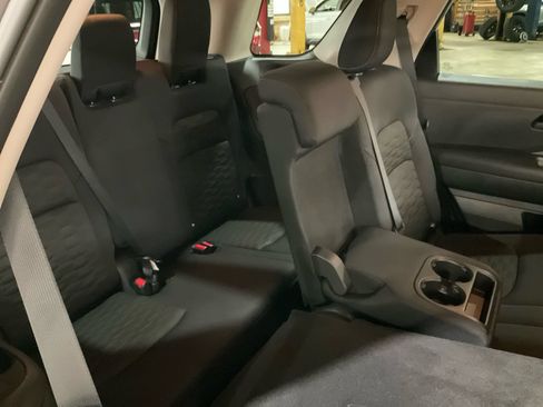 Used 2025 Nissan Pathfinder SV AWD/4WD image 32